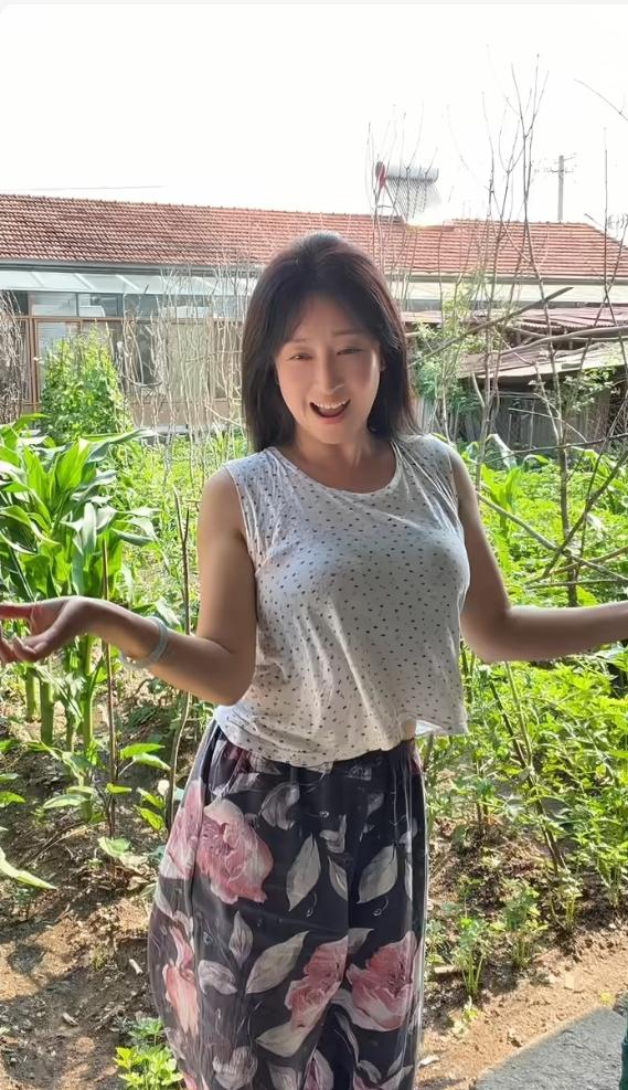 东北大妞豪爽舞动。