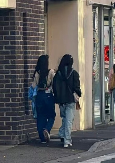 全网捞这个穿皮衣的小姐姐