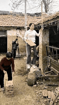 玩的不亦乐乎的样子[呲牙笑]