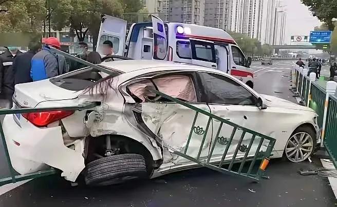 “顺路捎个朋友，没想到反被告上法庭，最后赔了7万多！” 2023年的一天，王