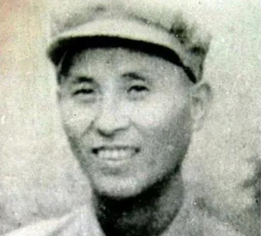 1941年，谢育才夫妻被抓获，在牢里生下一个婴儿，为了能脱身，两口子把娃交给特务
