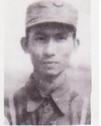 1942年，八路军营长率部打了胜仗，一个警卫员拿着刚缴获的手枪，兴致冲冲地跑了过