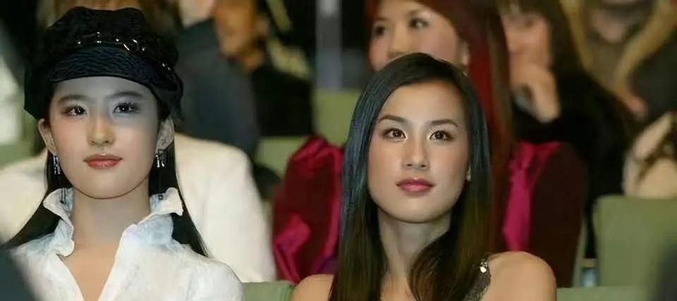 刘亦菲和黄圣依之前经常被人说像，早期同框图你们觉得谁更美一点？​​​