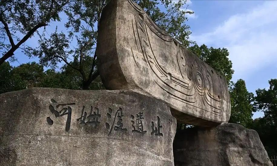 黑格尔的《历史哲学》里存在很多对东方文明的偏见，比如他断言，超越土地限制、渡大海