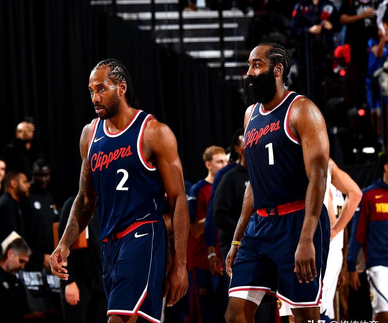 0.5场，命悬一线！快船第10的椅子还没坐热。灰熊就在背后，鼻孔贴着后脑勺