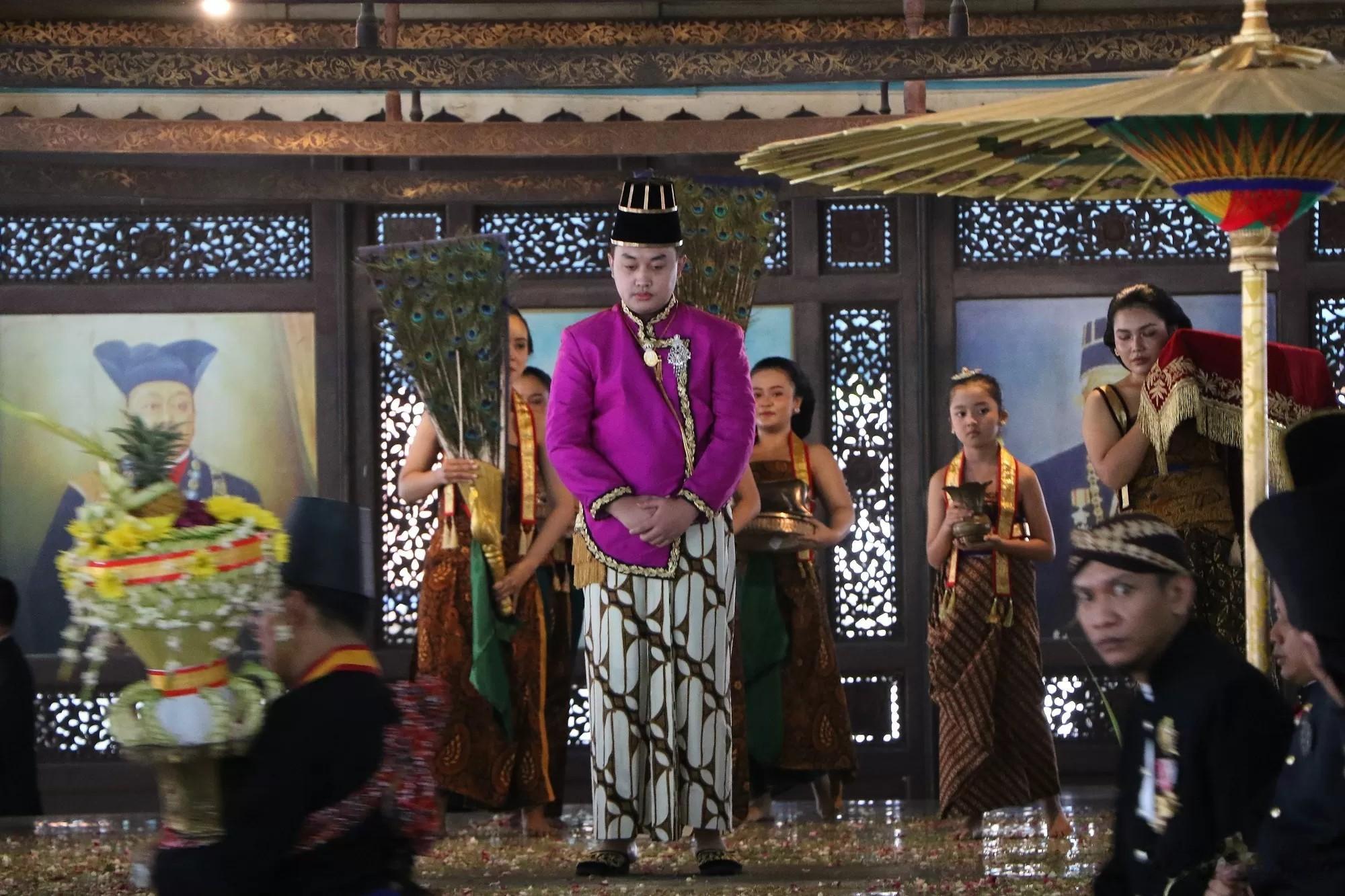 11月19日，印度尼西亚的梭罗苏丹国迎来新的国王，王储Hamangkunagar