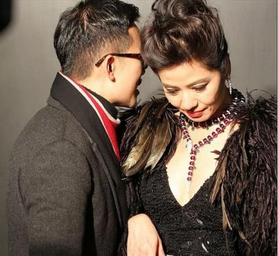 1983年，一个50岁的富商掏出一张100万的支票，色眯眯地对钟楚红说；“钟小姐