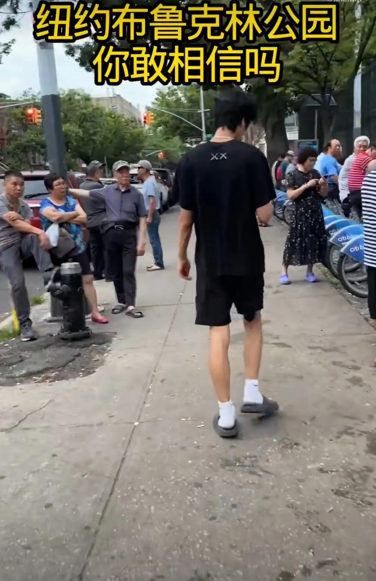 美国纽约公园，全是中国老人，这都是什么人啊？？？