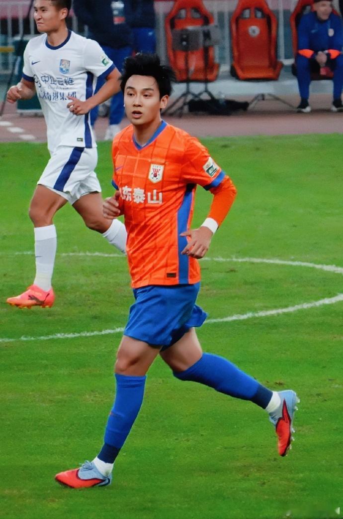 【今球讲】吴兴涵是你期待的津门虎边路球员吗？吴兴涵之前联赛里和津门虎的比赛表现是