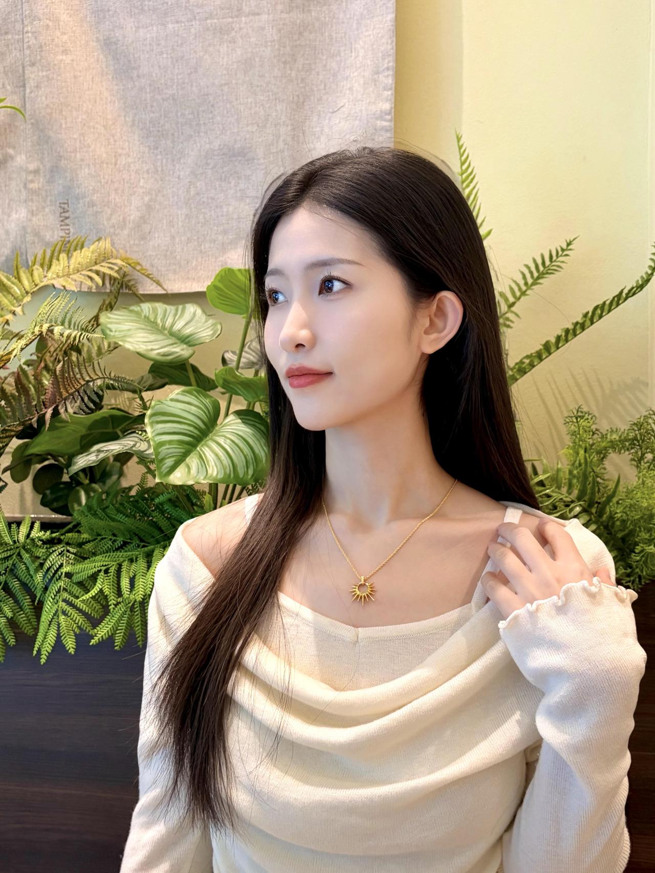 女人如何提高自己的魅力?女人提高魅力，得从内外兼修入手。内在修养上，读书是个