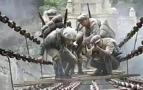 1935年，刘文辉故意未炸泸定桥，那十三根铁索，是川康百姓的命根子啊。 19