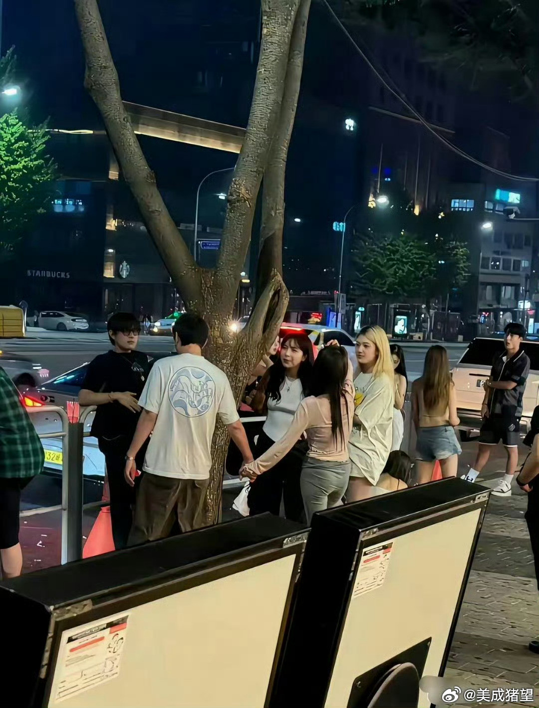 王思聪为啥每天跟女孩子混在一起吃喝玩乐，咋就不趁年轻干一翻事业