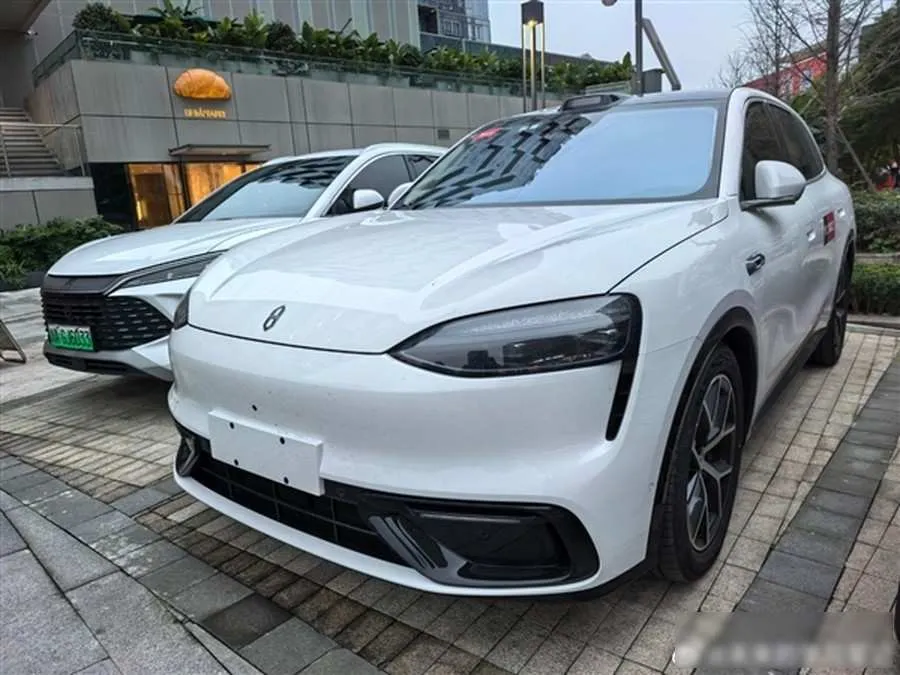 问界M6申报亮相，新能源中型SUV市场悄悄变天，三口之家终于有台不将就...