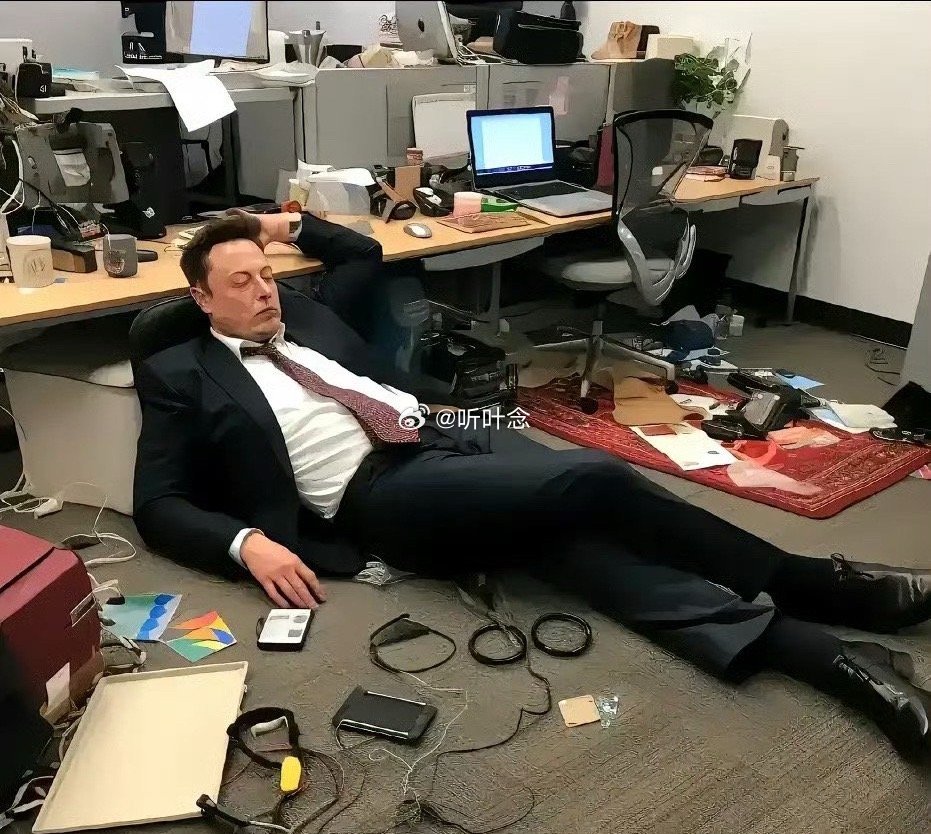 马斯克和丰田章男的办公室，两种风格