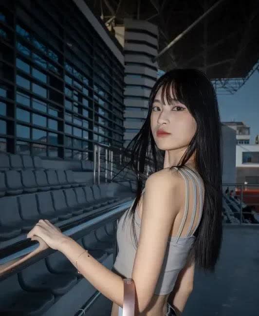 如今有些女子钟情于嫁给非洲男子，这究竟是图个什么呢？有位女大学生林晓涵，出身于书