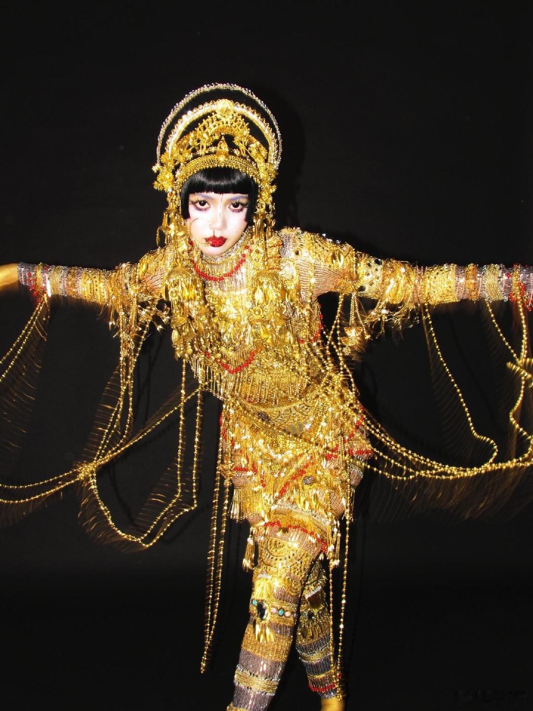 Lisa万圣节cos了吉巴罗Lisa万圣节cos了吉巴罗女妖，简直是神还原。Li