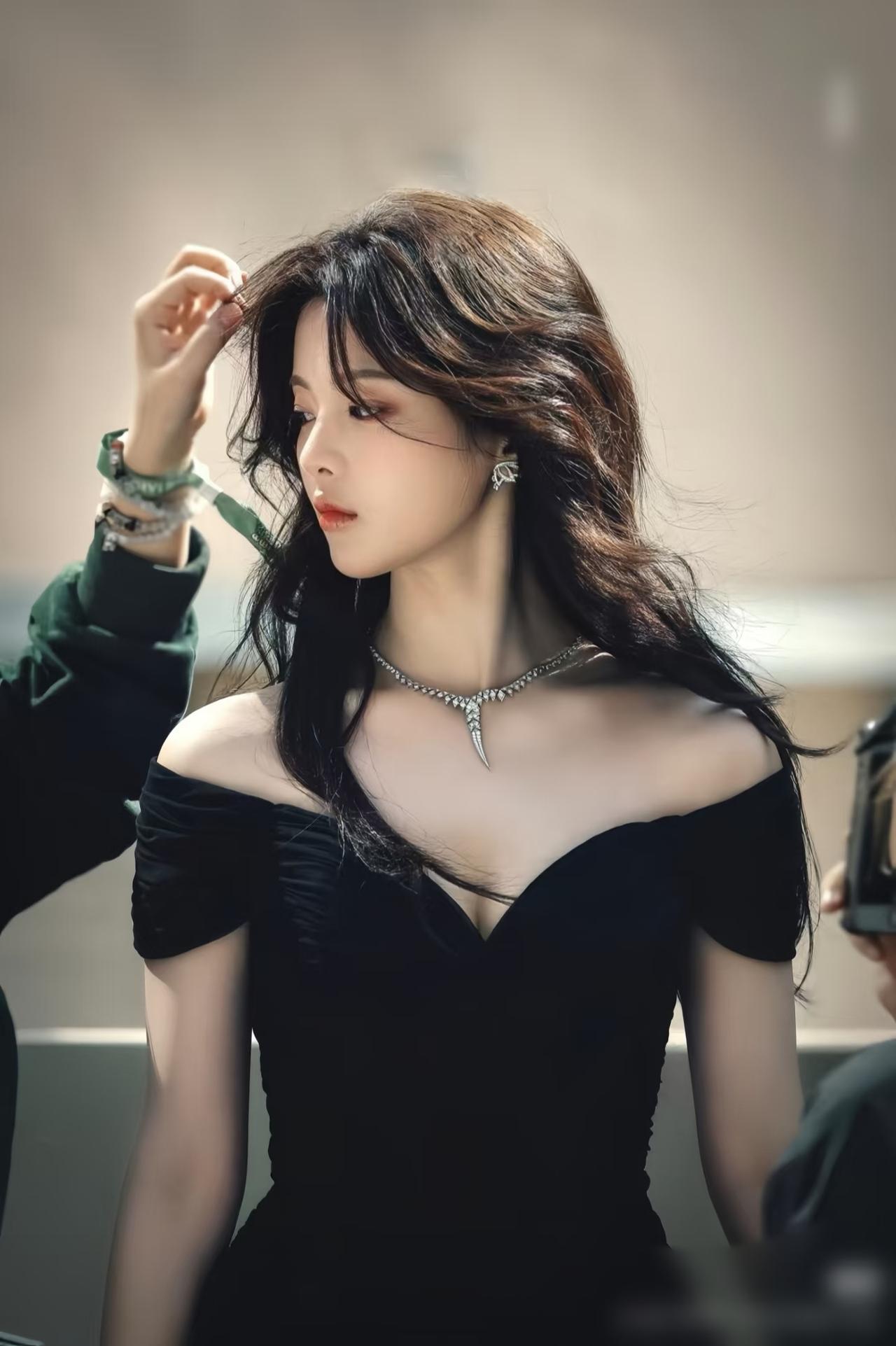 奇怪！我搜十八线小明星，为啥把杨超越搜出来了[捂脸哭][捂脸哭][捂脸哭]