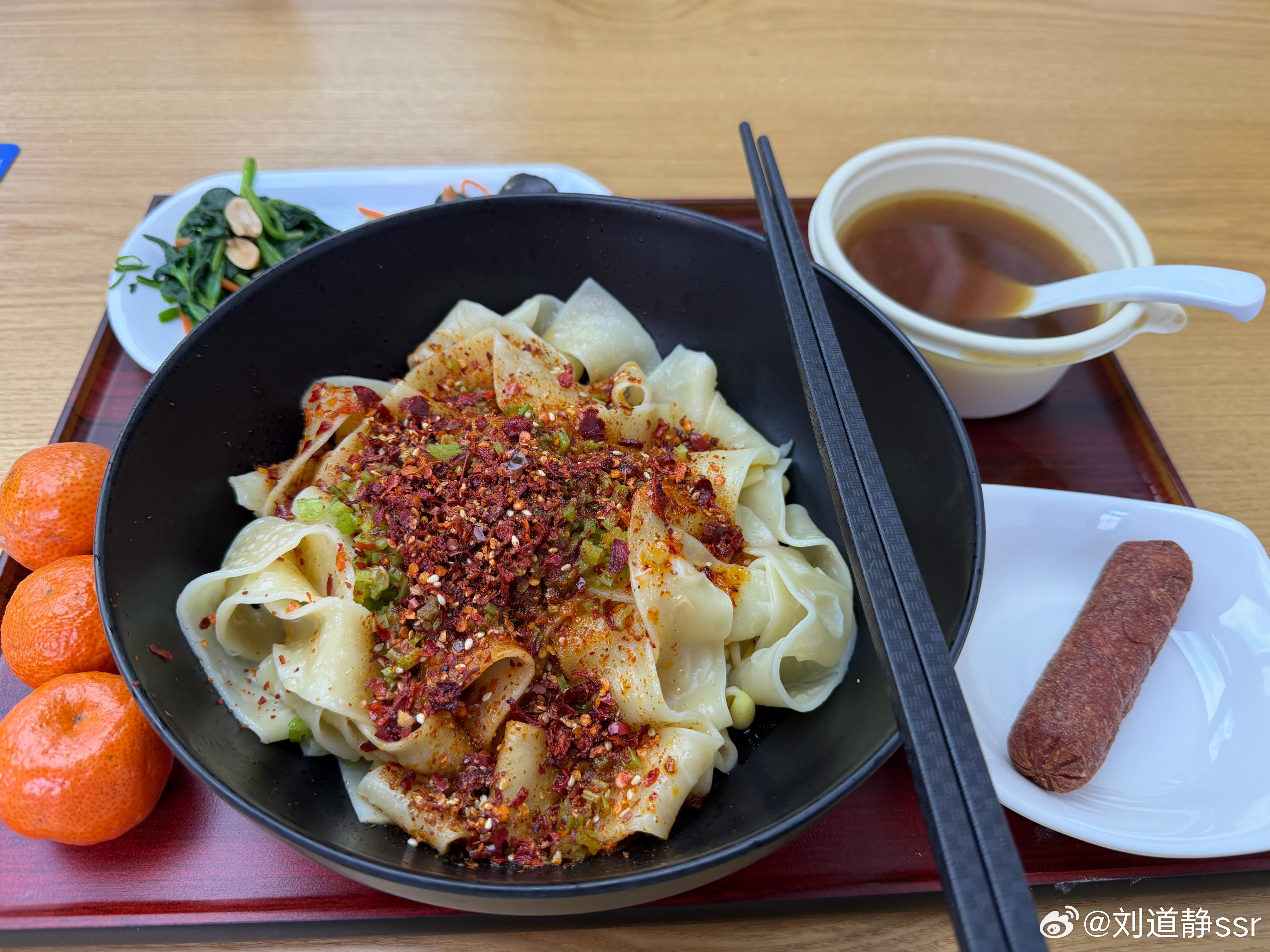 今天这一份素食午餐怎么样？肠也是纯素的但味道真不差北京·八大处公园