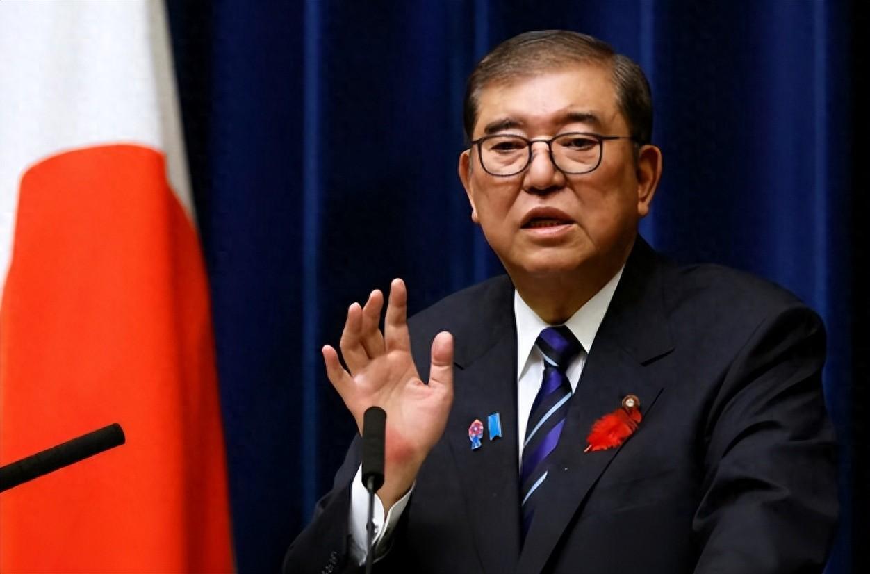 硬抗中国45天后，高市兵败如山倒，石破茂发出警告，美方发话了。   在