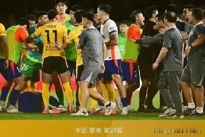 足协要把球童的问题解决，这些球童的身份问题，录像下球童的行为是不是有人指使，只要