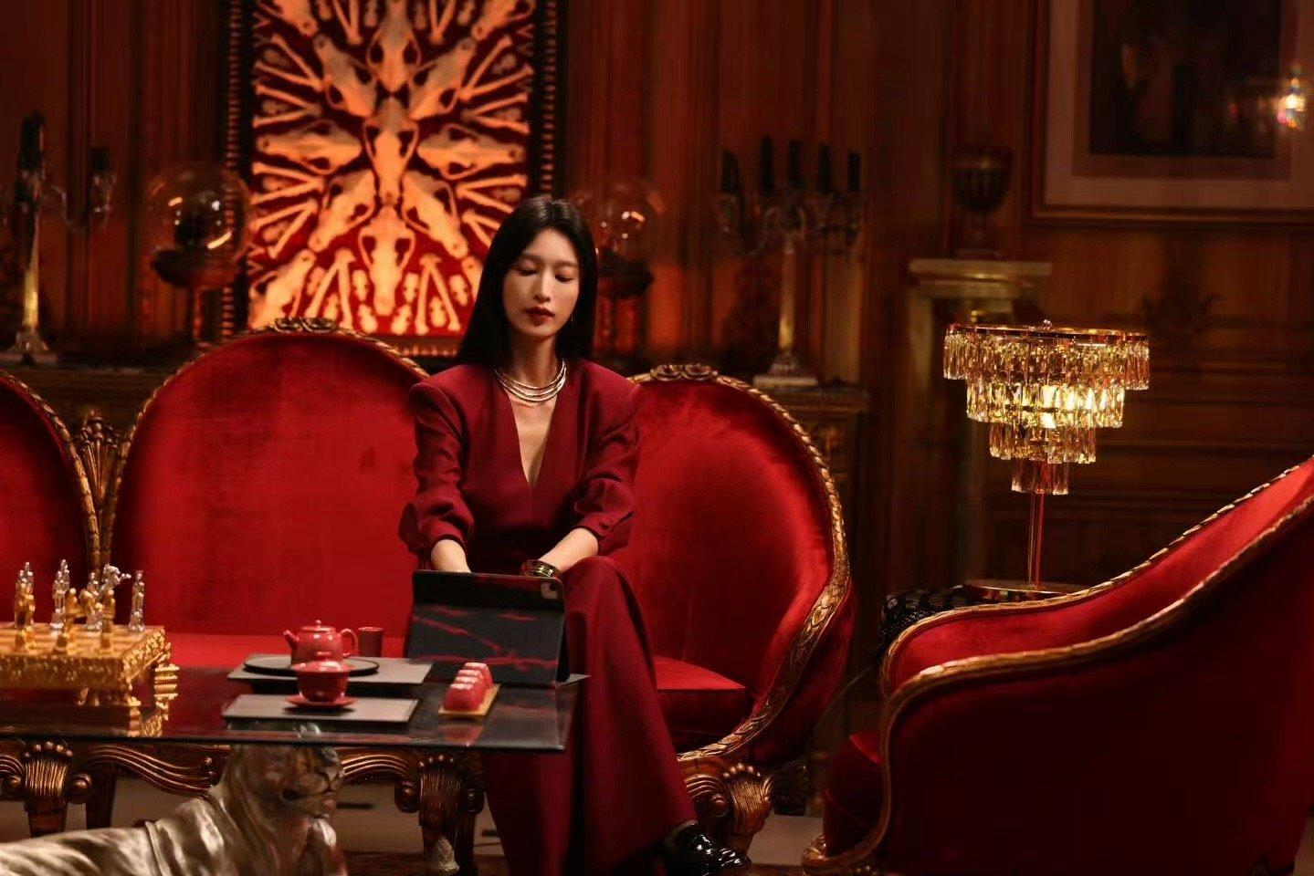 妈妈害了妈妈儿子抓了儿子《枭起青壤》这段血缘孽缘太虐心！假妈妈的爱比地枭更致命