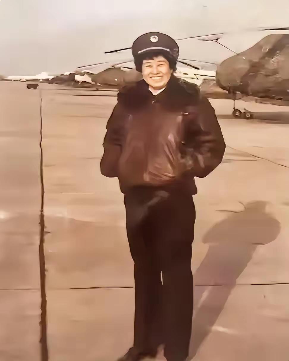 1964年，28岁女飞行员张莲芳到西北去执行绝密任务，谁料在上飞机之前，摄影师突
