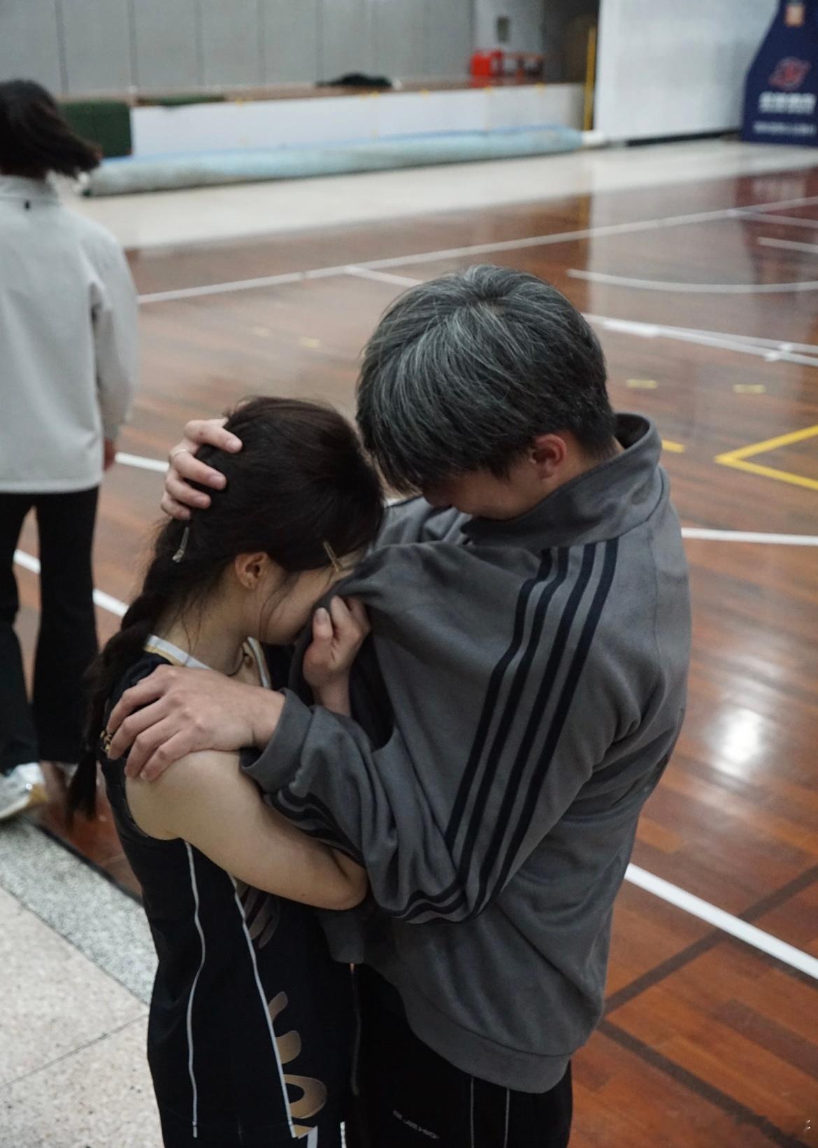 男朋友在现场陪我打完大学的最后一场比赛