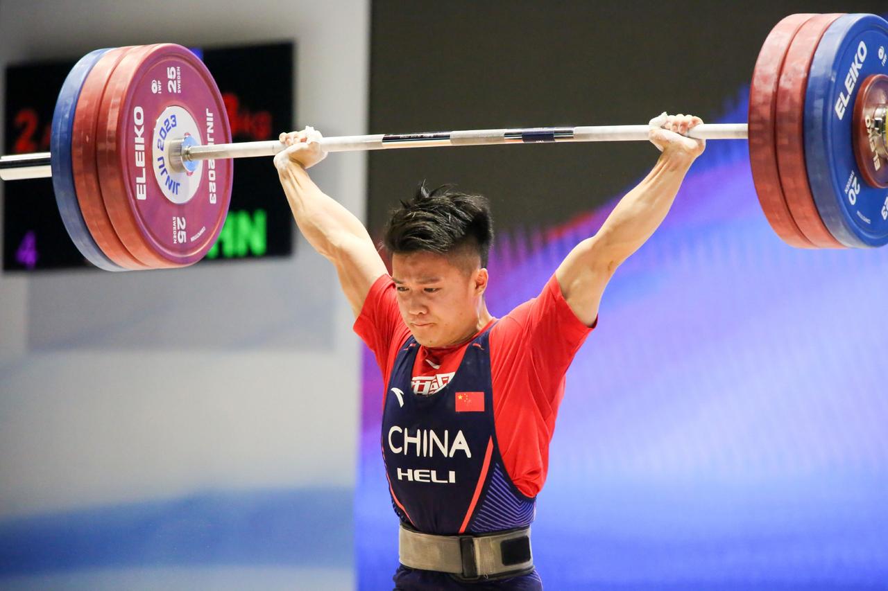 中国男子举重亚运赛场惨败！2026年名古屋亚运会，中国男子举重队派出5人参赛，