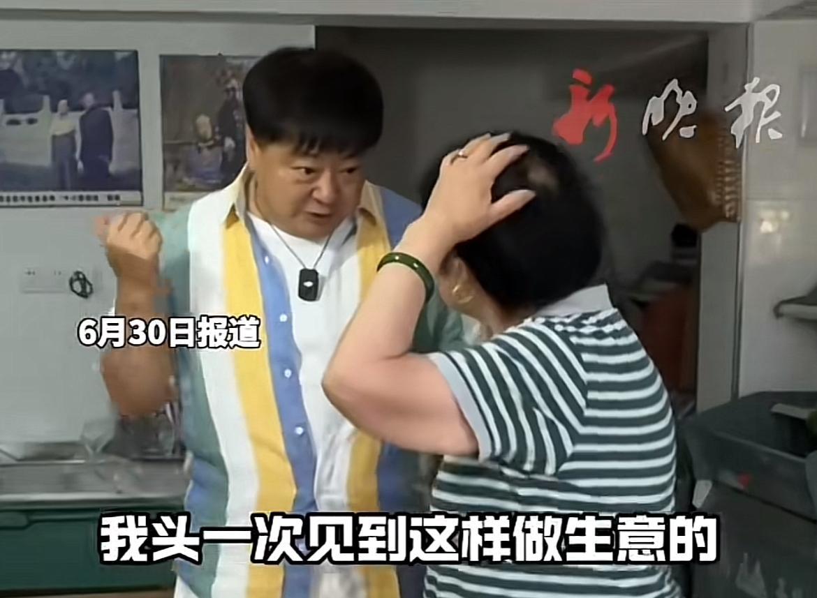 龙井村144号茶馆可以关门了！洪剑涛还是个公众人物，旁边跟着摄像，这个店家还这