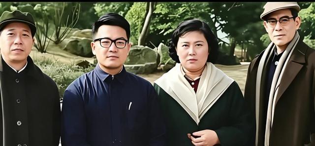 70年代，《阿诗玛》导演刘琼与杨丽坤夫妇再度重逢，留下一张留影。当年一部《五朵
