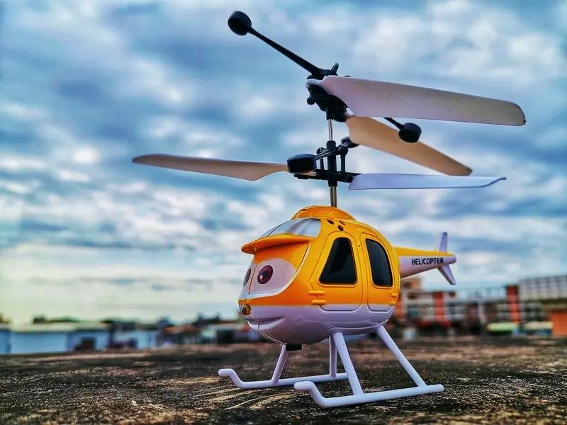 央视曝光了山东邹平三无“手搓直升机”。在以往评论区肯定是一片骂声，但是这一次很不