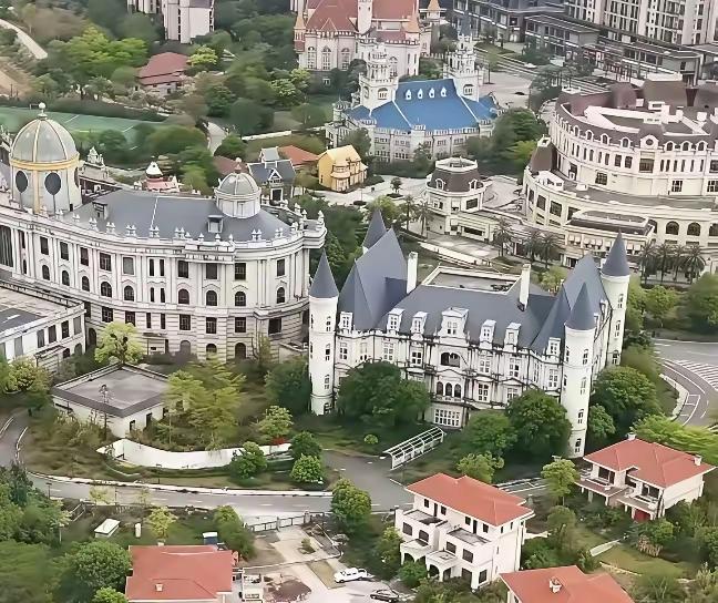 肇庆最便宜的房子就是高要恒大梦幻世纪城，经常刷到中介卖两千多一平的精装房，4.9