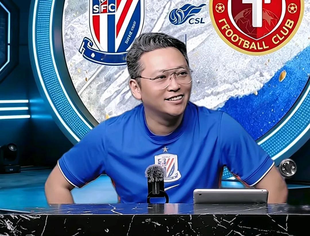 解说员周亮表示，上海申花轻松取胜需要感谢辽宁铁人主帅李金羽。在上海申花主场3-