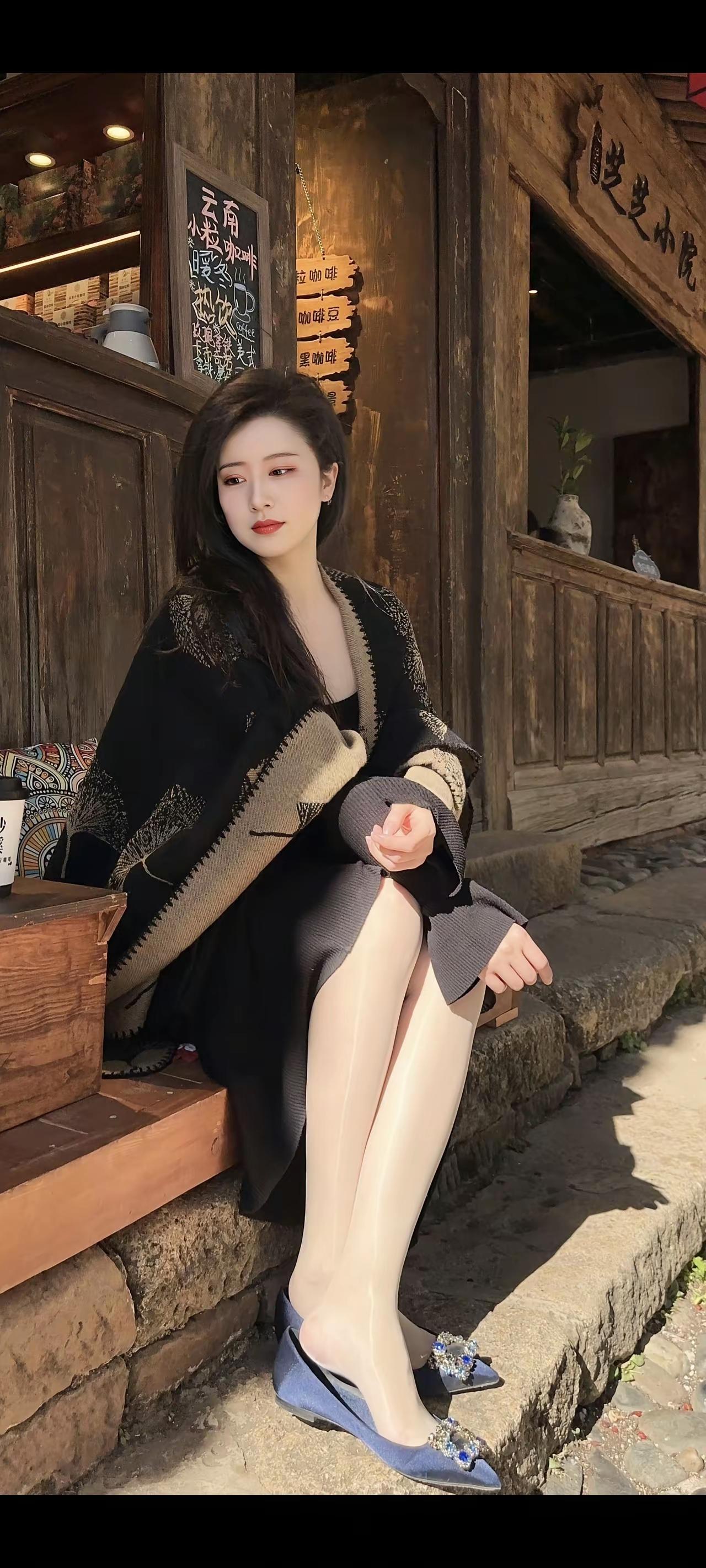 古风小院，静坐品茶香。