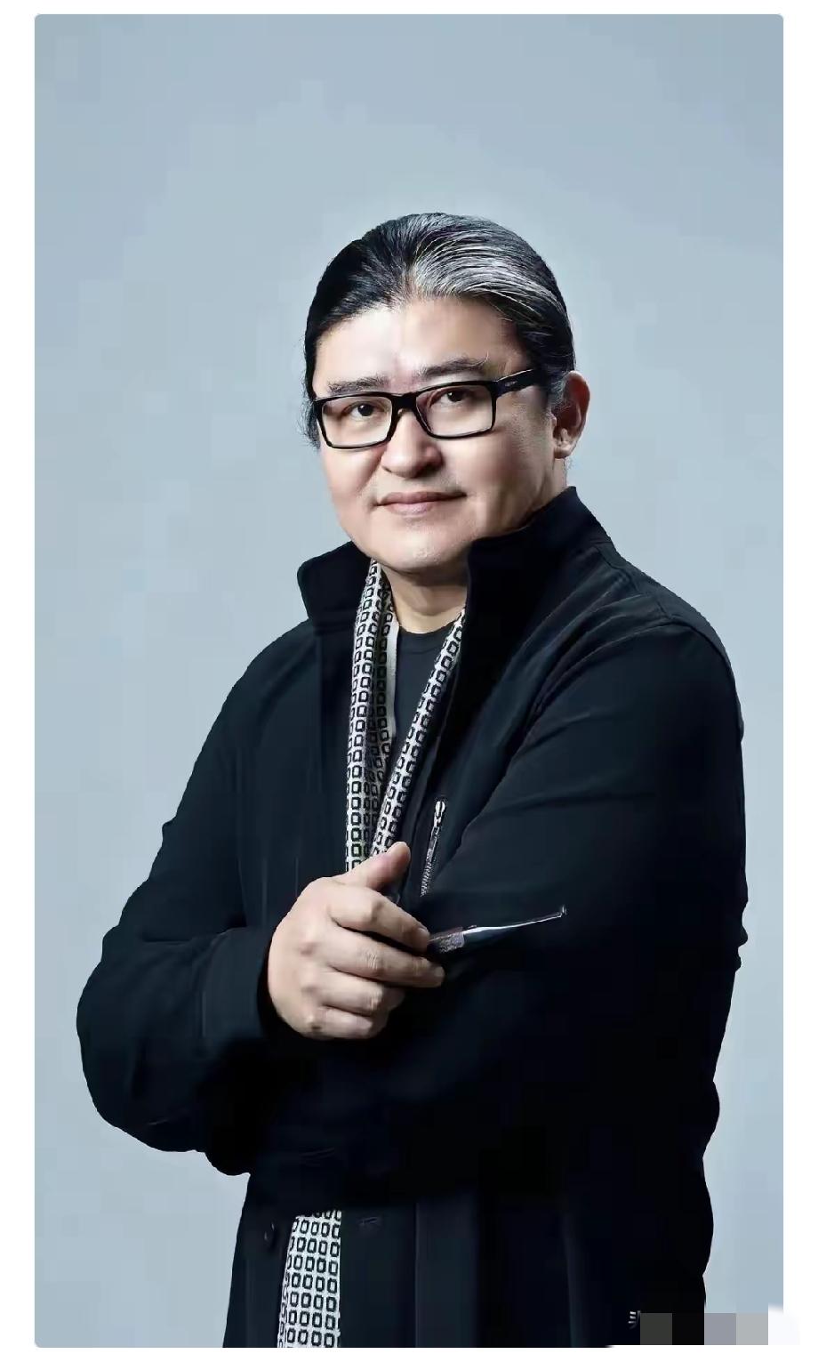 向太早就说过做事需要“避谶”可刘欢却不懂25年的跨年夜，刘欢上台演唱《我欲成