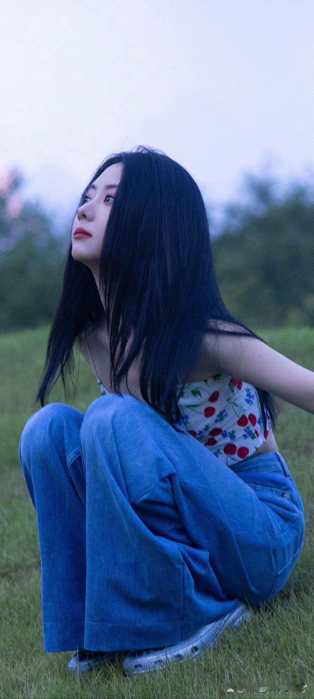 谭松韵写真真好看，高清里气质绝了，美得让人心动。