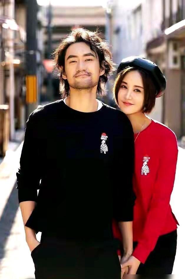 当年全网劝袁弘别娶张歆艺，这事儿还记得吧？他俩偏不听。袁弘直接在德国古堡办婚
