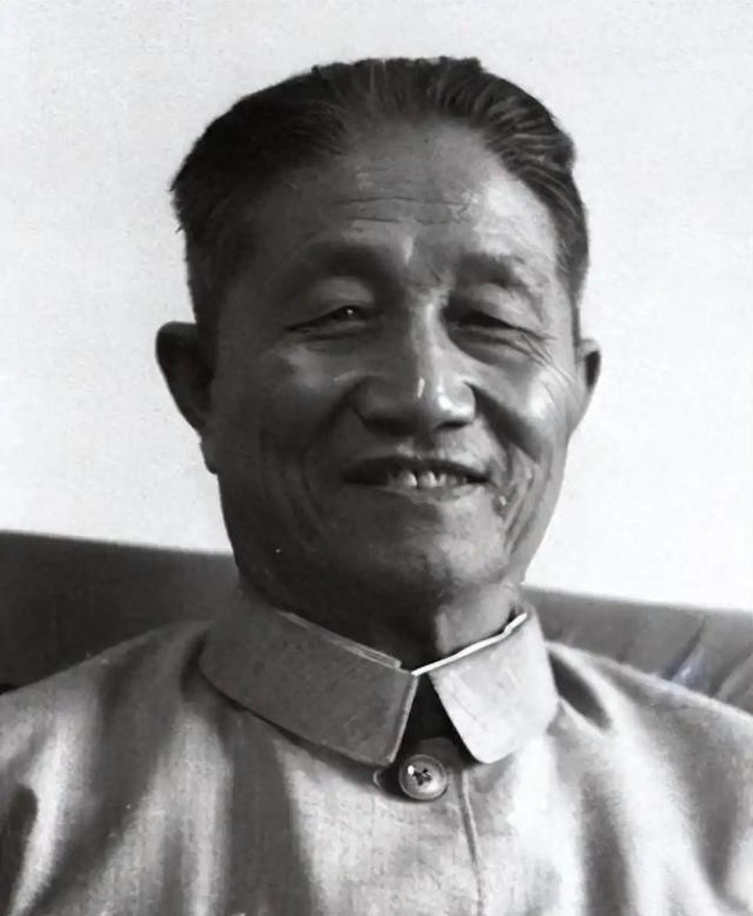 1949年，程子华接到中央调令，出任山西省委书记，告别了征战22年的野战部队。仅
