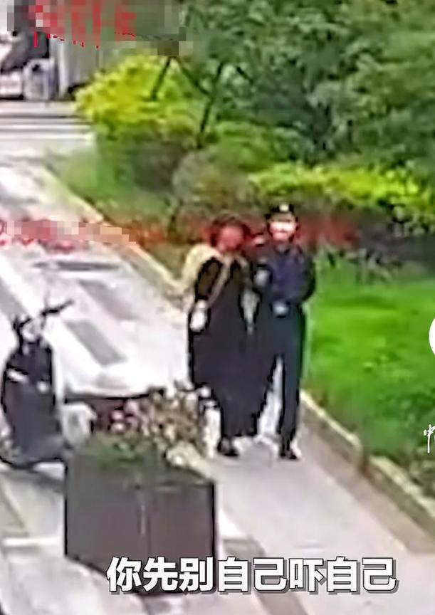 “我儿子丢了！一眨眼功夫就不见了！”杭州临平，1女子瘫坐在大街上，撕心裂肺哭喊着
