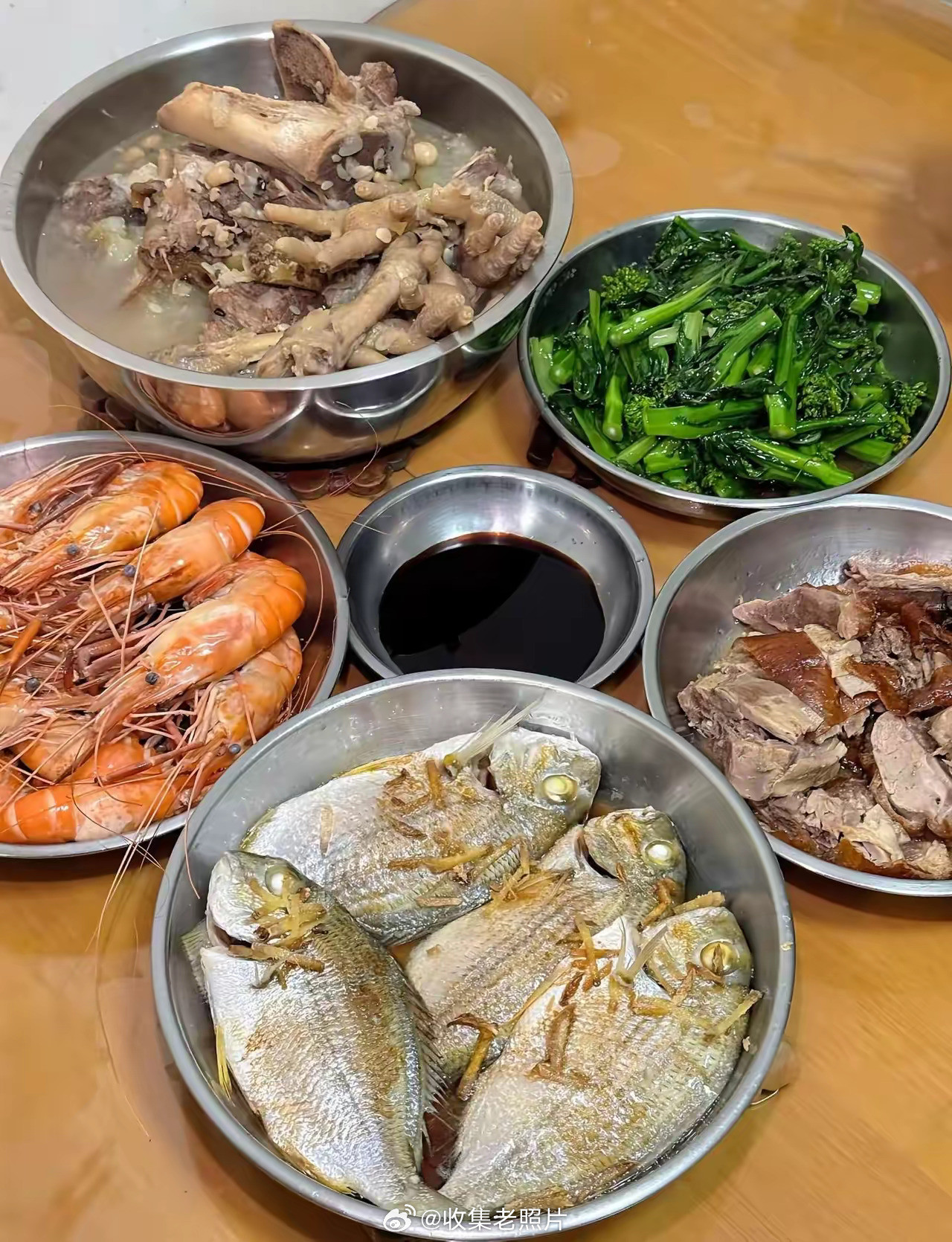 老妈去中山走亲戚，中午老爸做饭。