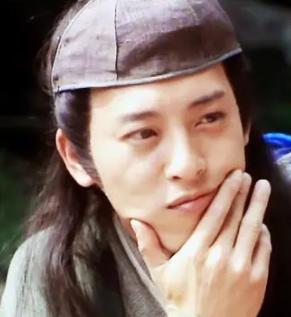 2003年，一富婆拿出5000万对“令狐冲”吕颂贤说：陪我吃饭，给你500万！