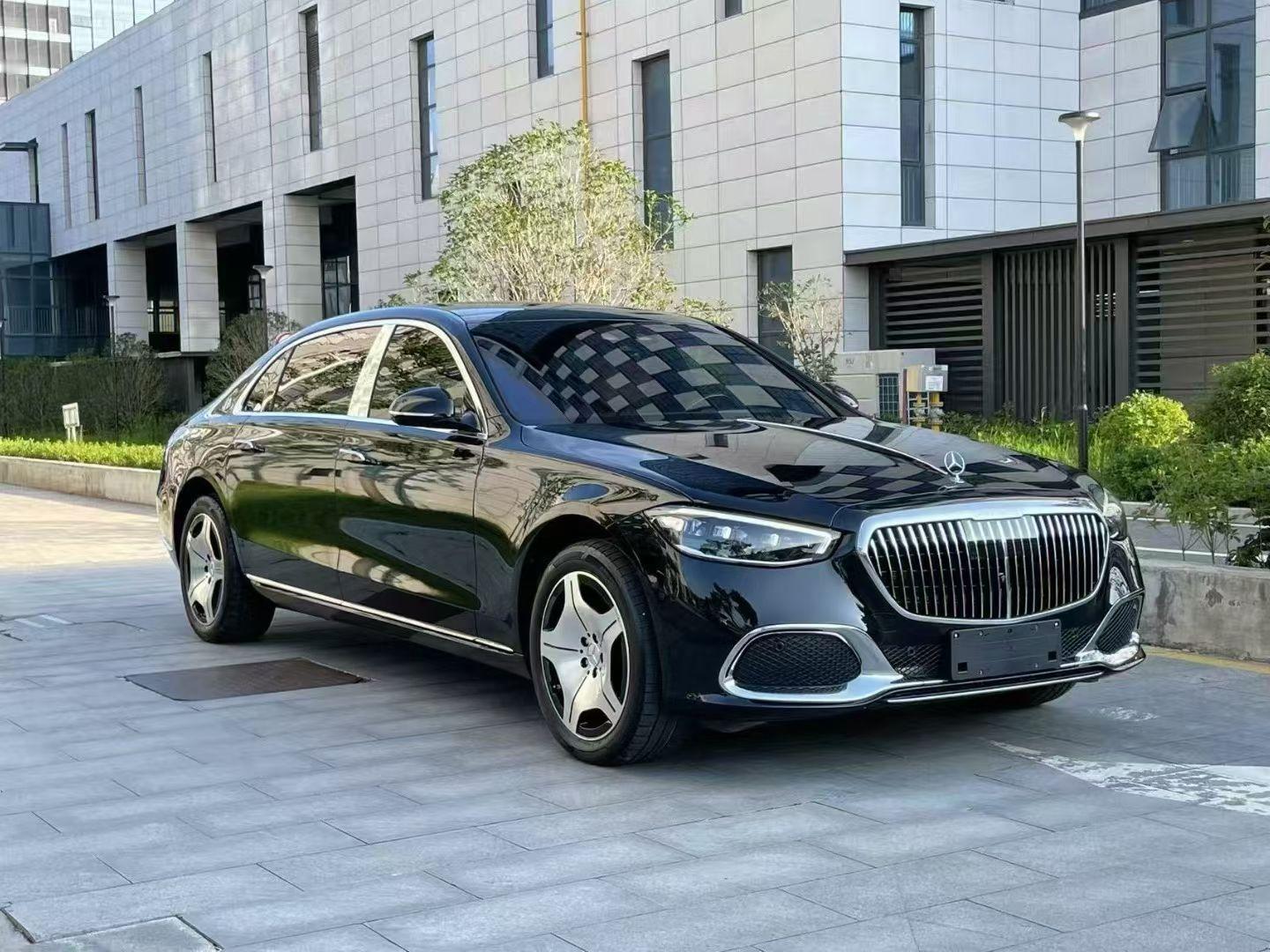 新款迈巴赫S480对比老款升级了不少，102.8万，新车要交豪车税也是间接挽救了