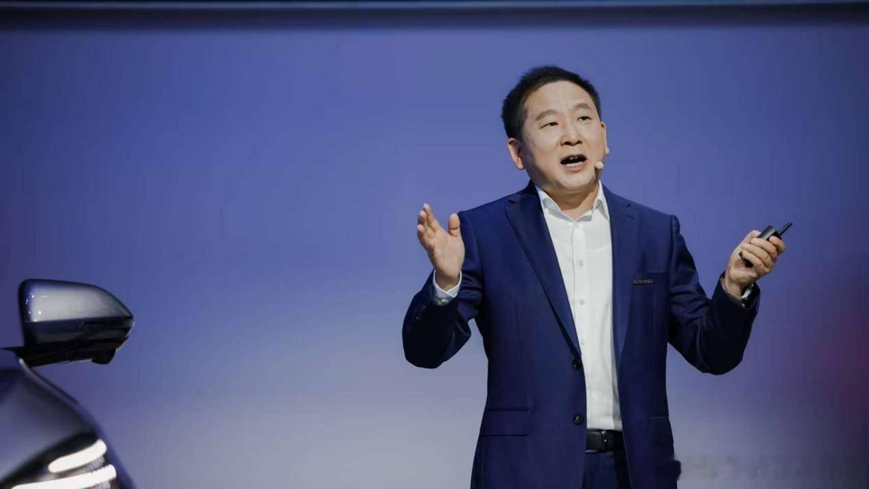 成都车展，星途ET5正式亮相，表示：年轻家庭需要一台智慧安全的SUV，而“时尚