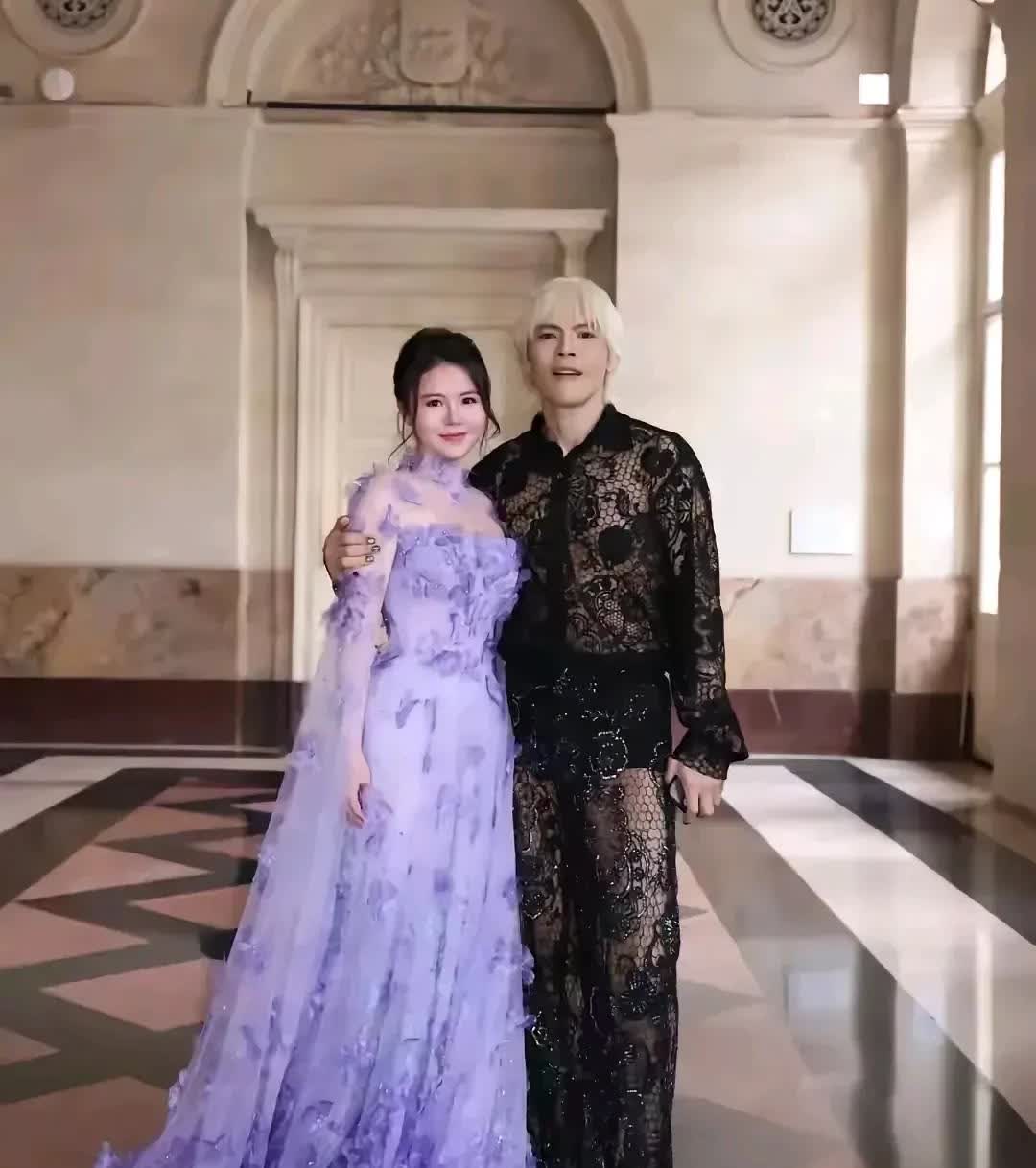 真的，男人妖娆起来就没女人什么事了！看看向佐跟郭碧婷就知道了！郭碧婷这一