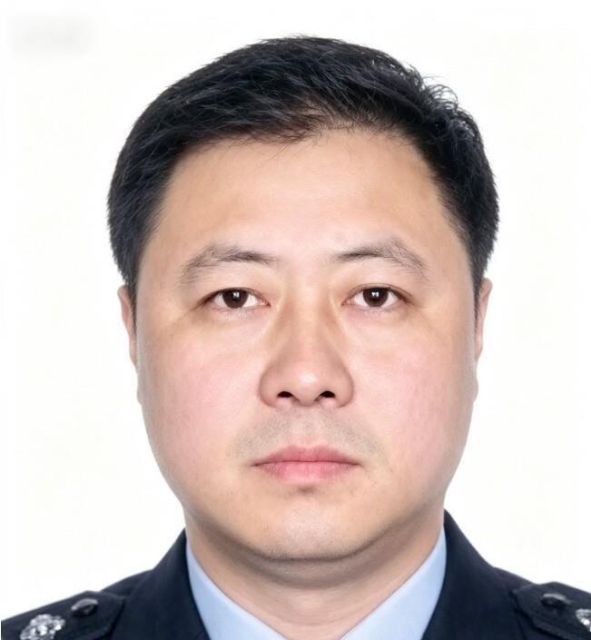 2016年1月22日上午，秦皇岛车管所所长王立新在办公室识破一名冒充省检察院工作