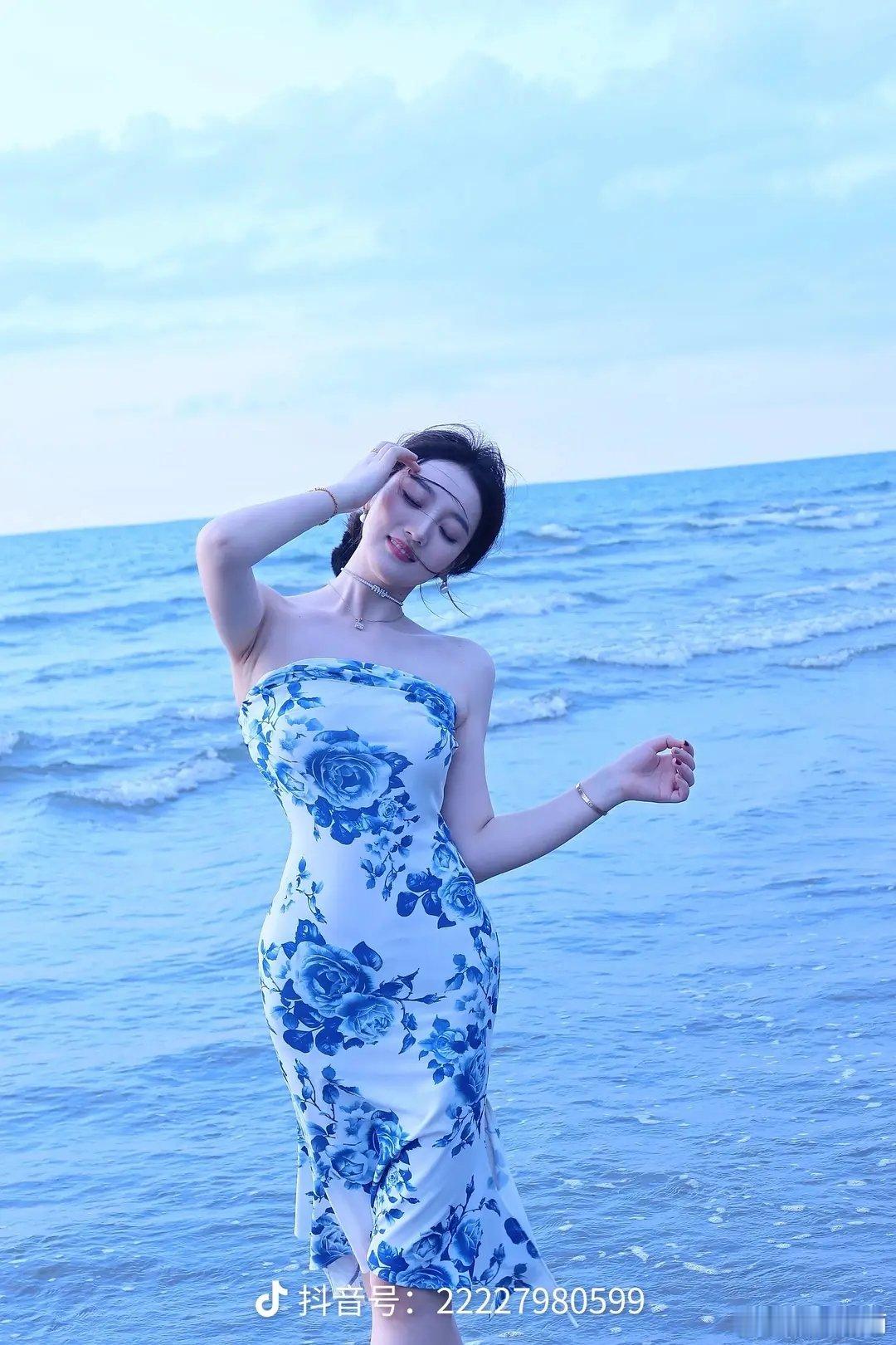 来看看美女身材也不错