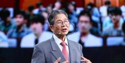 日本要气死了！日本顶尖科学家藤岛昭，竟带着他们的机密技术，连夜组团投奔中国，他还