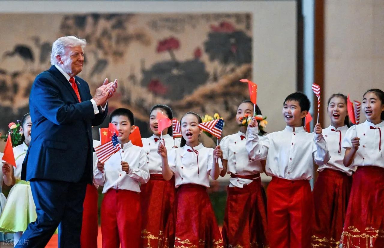 特朗普这回是真的眼红了！5月14日他直接在社交平台上放话，说东方大国那种气派