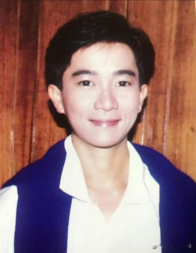 💜永远的陈百强～丹尼的笑容如浴春风他一笑风都跟着变甜了是旧时光里最清澈