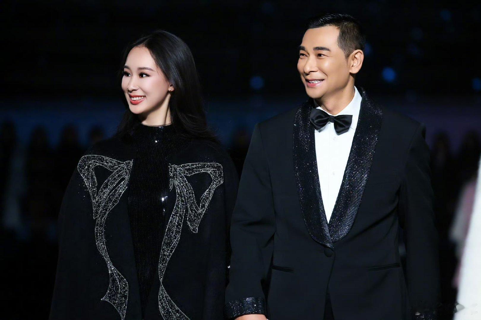 赵文卓和大女儿一起走秀赵文卓和大女儿一起走秀！娱乐​​​